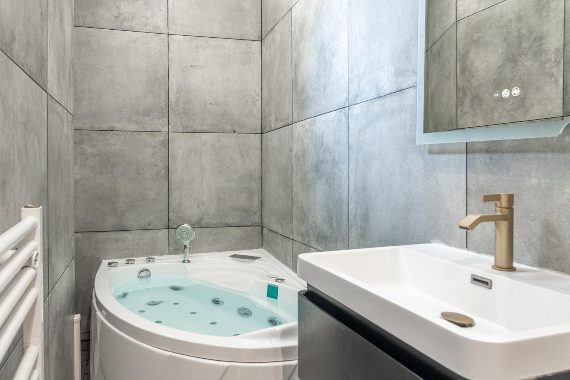 Lavie Maison Eiffel Ac Hot Tub Parigi Esterno foto