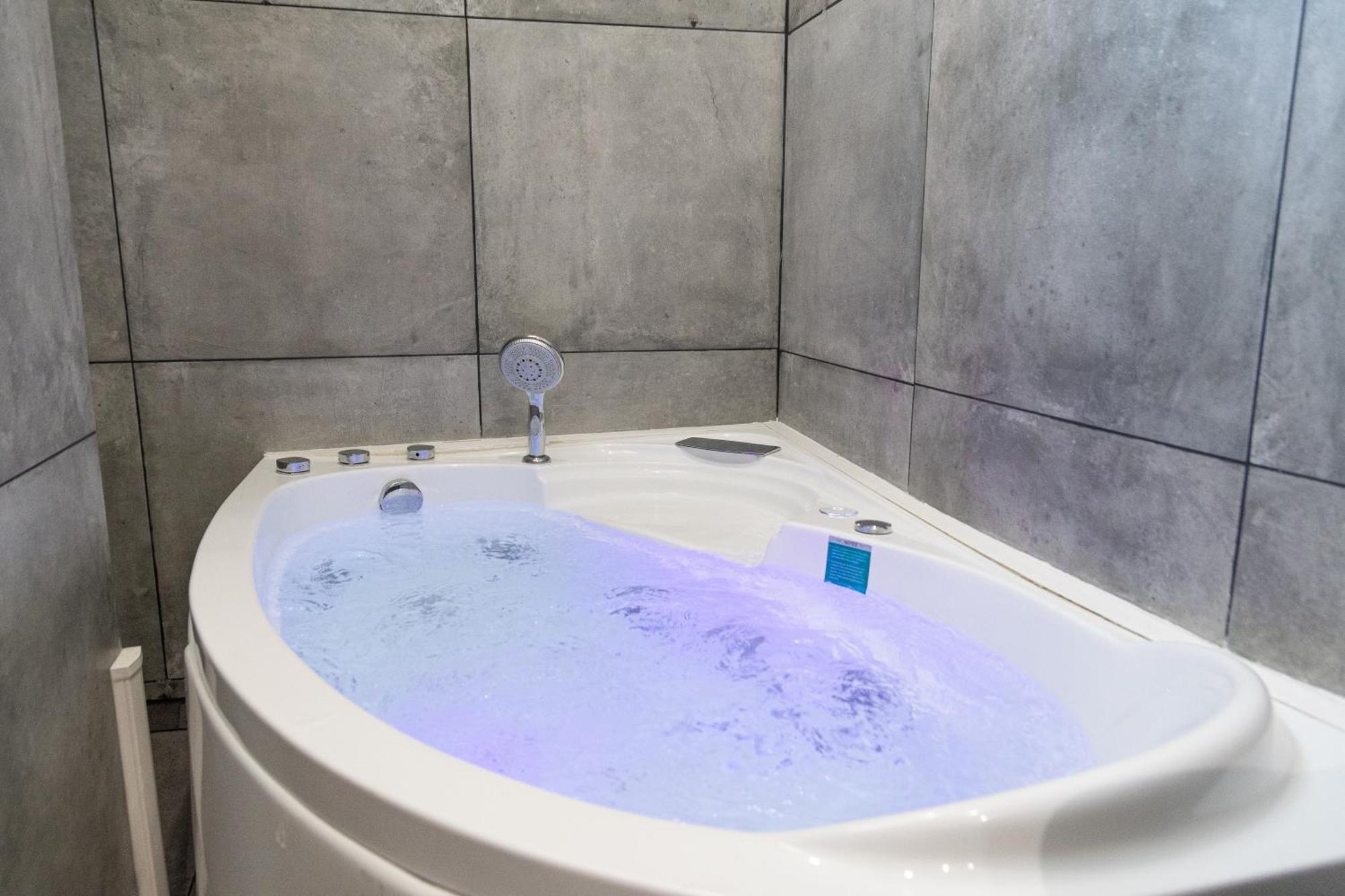 Lavie Maison Eiffel Ac Hot Tub Parigi Esterno foto